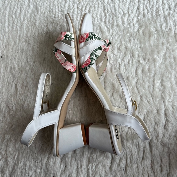 Cute flowery white sandals - Picture 2 of 2